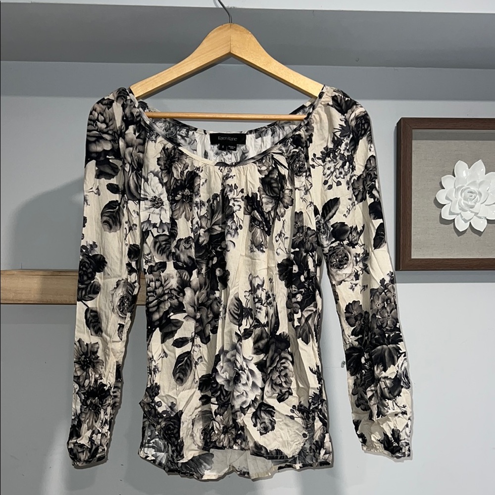 Karen Kane Floral Black and White Long Sleeve Top‎